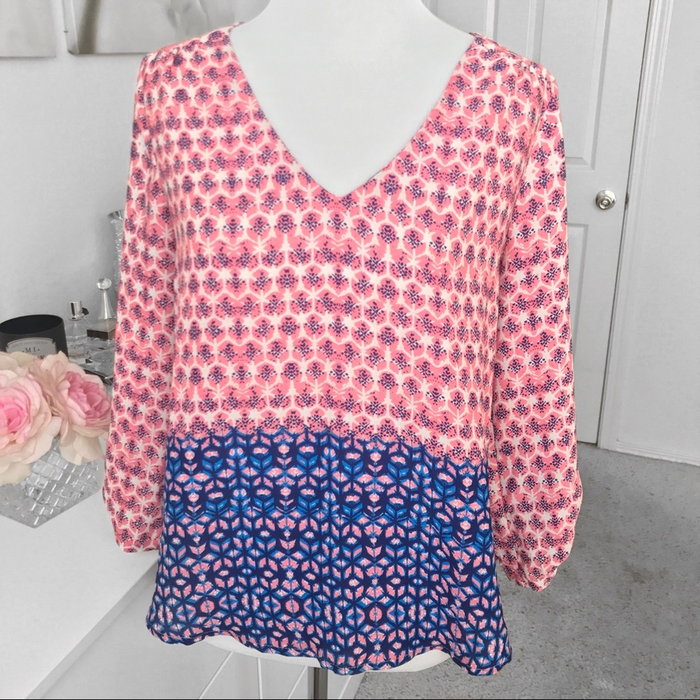 Meraki Boutique Blouse Top Women’s Size Small Pink Navy Geometric V-Neck Cuffed
